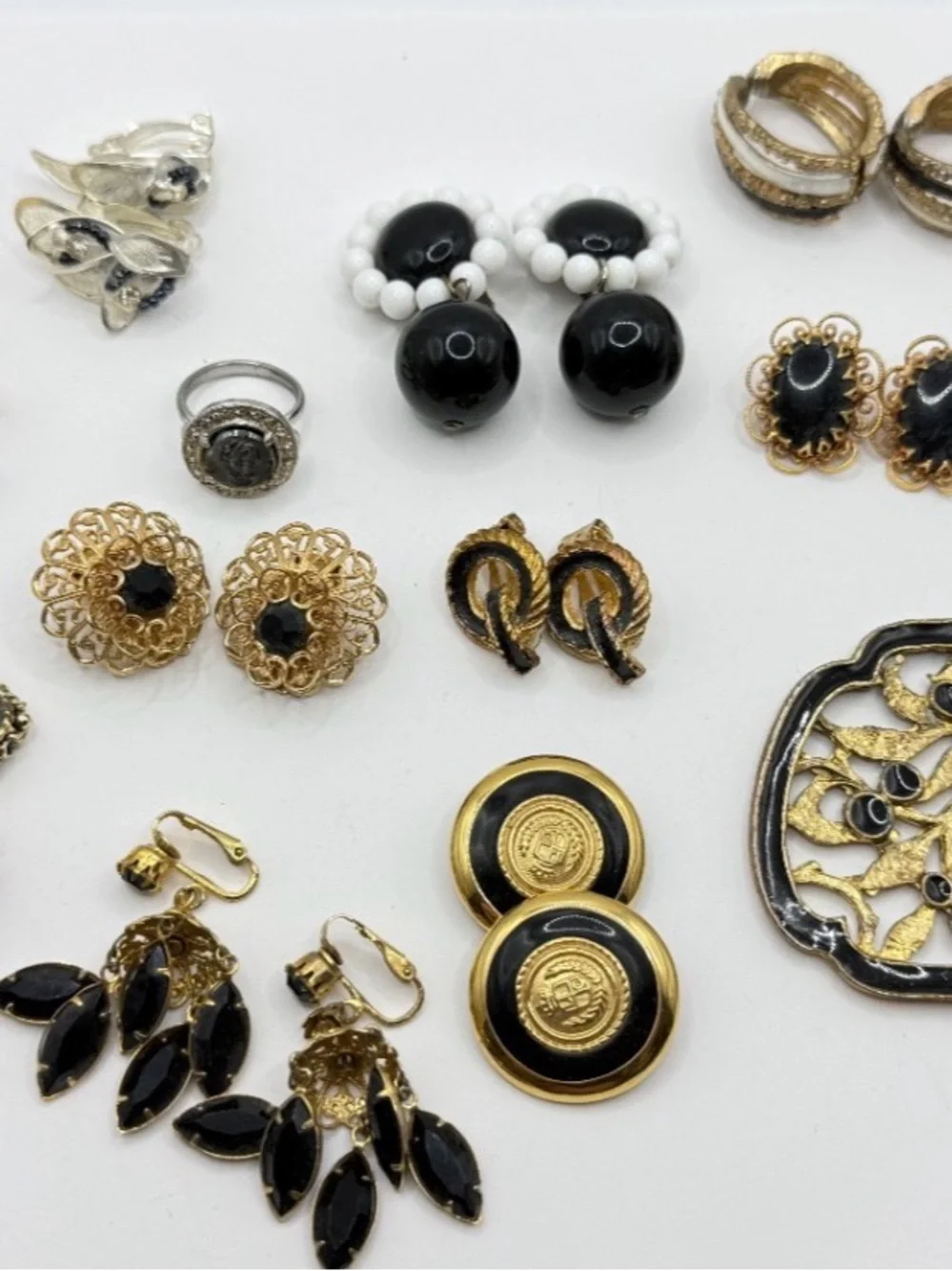 Vintage Black Gold Jewelry Lot - Picture 5 of 10